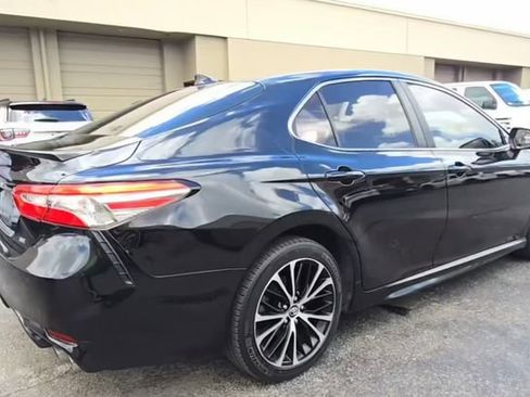 Used 2019 Toyota Camry SE FWD image 3