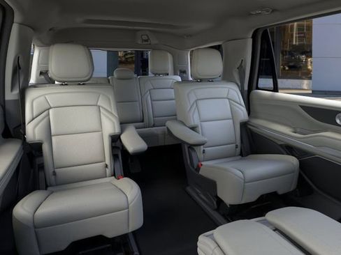 New 2026 Lincoln Navigator Premiere AWD/4WD image 12