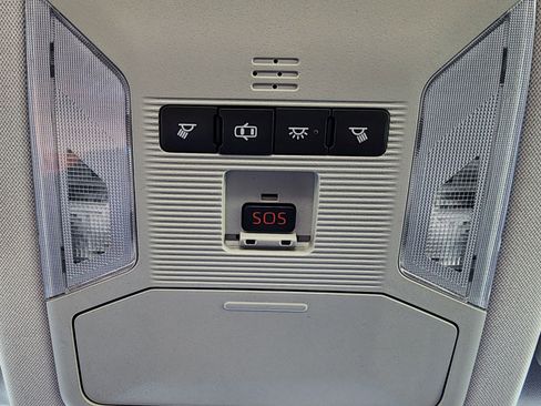 Used 2019 Toyota RAV4 LE image 20