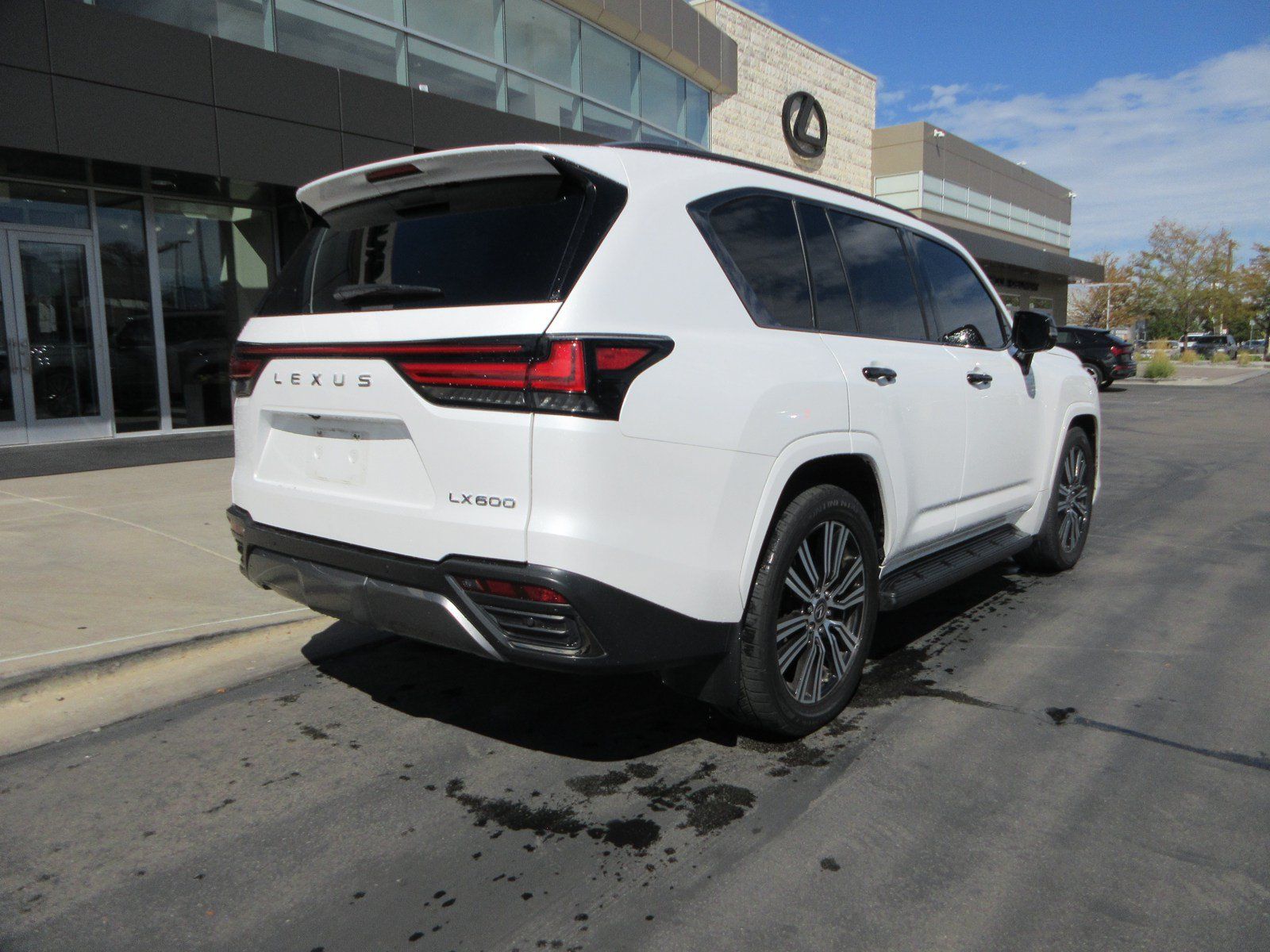 Used 2023 Lexus LX 600 4WD w/ Appearance Package image 9