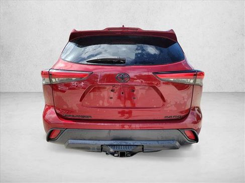 Used 2020 Toyota Highlander XLE AWD/4WD image 6