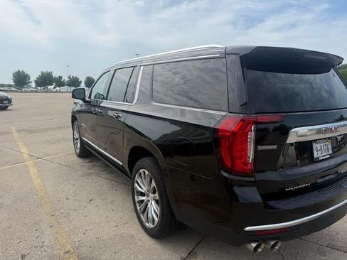 Used 2023 GMC Yukon XL Denali AWD/4WD image 3