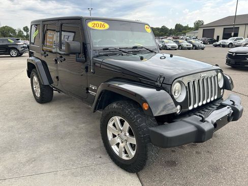 Used 2016 Jeep Wrangler Unlimited Sahara w/ Dual Top Group AWD/4WD image 3