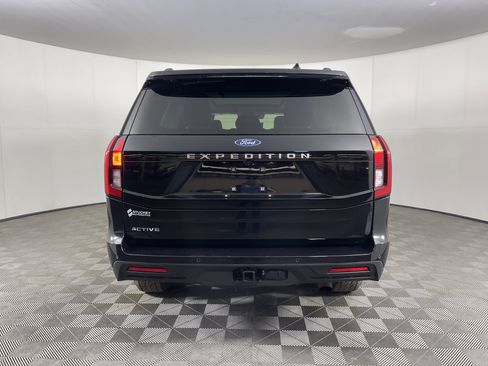 Used 2025 Ford Expedition Active image 4