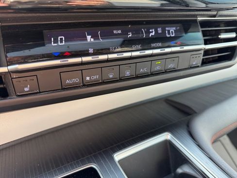 Certified 2022 Toyota Sienna XSE image 18