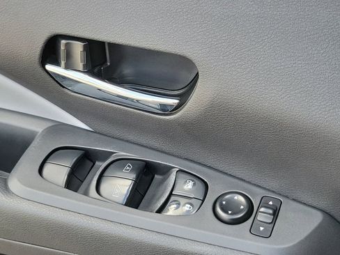 Certified 2023 Nissan Kicks SR w/ SR Premium Package FWD image 16