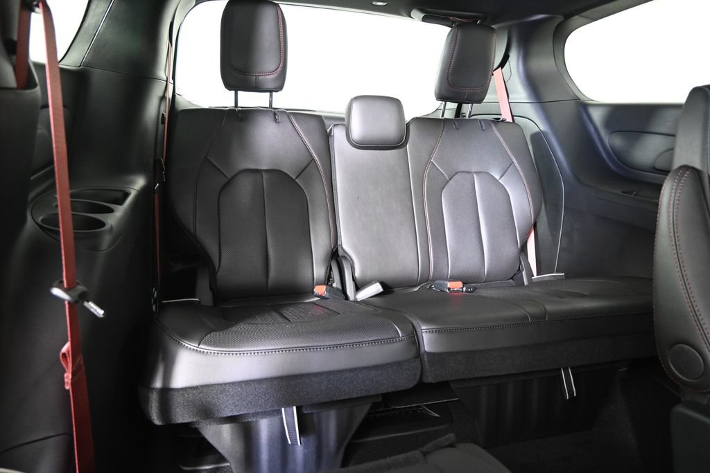 New 2027 Chrysler Pacifica Select AWD/4WD image 17