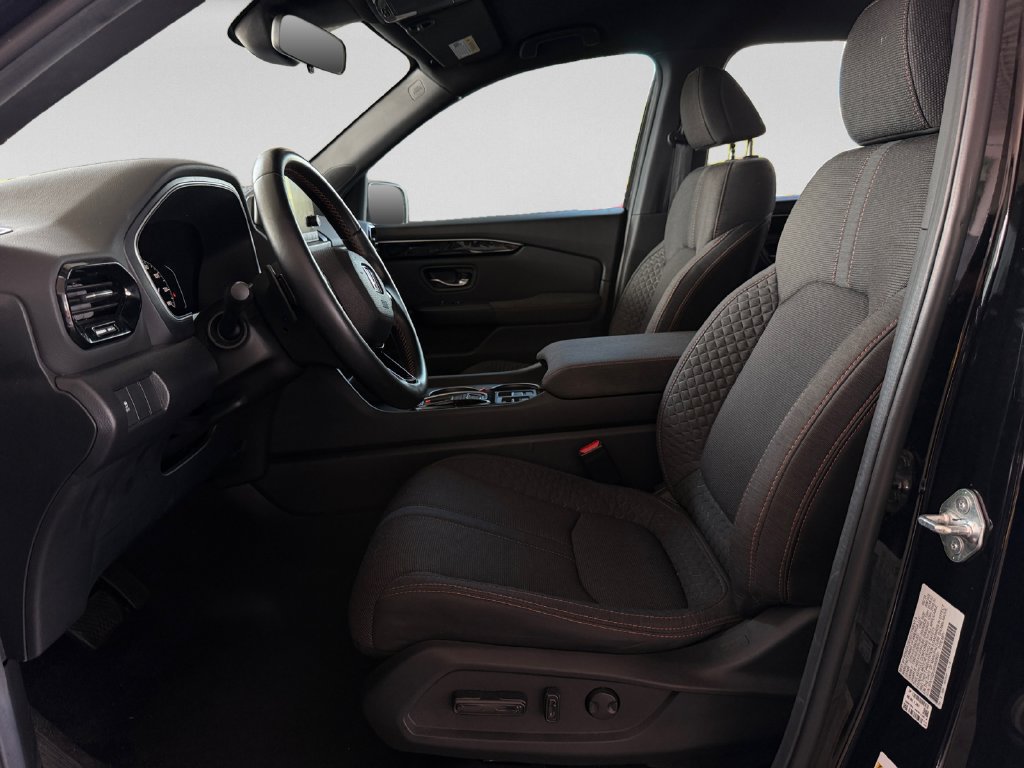 Used 2025 Honda Pilot Sport image 22
