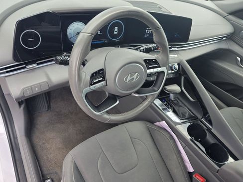 Used 2025 Hyundai Elantra SEL FWD image 11