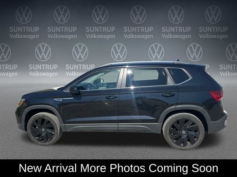 Used 2023 Volkswagen Taos SE w/ Panoramic Sunroof Package AWD/4WD image 3