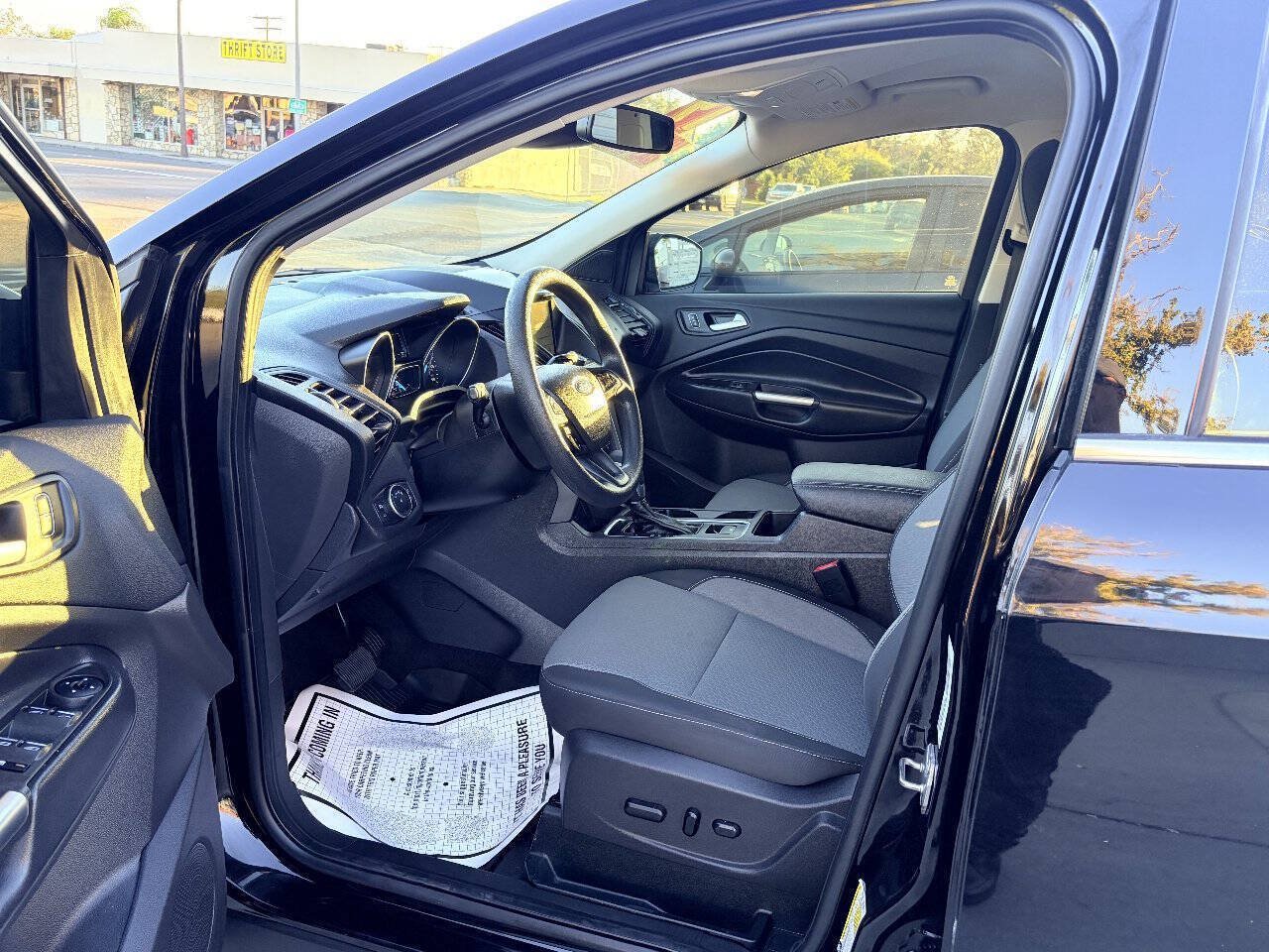 Used 2019 Ford Escape SE FWD image 11
