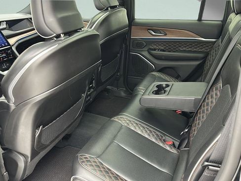 Used 2023 Jeep Grand Cherokee Summit AWD/4WD image 9