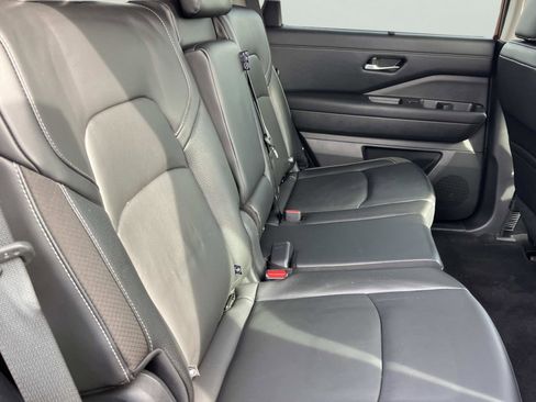 Used 2022 Nissan Pathfinder SL w/ SL Black Package image 22