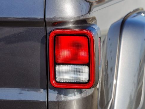 New 2025 Jeep Gladiator Sport w/ Premium Package image 10