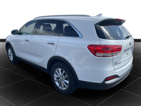 Used 2017 Kia Sorento LX w/ LX Convenience Package AWD/4WD image 3
