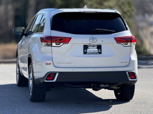 Used 2019 Toyota Highlander Limited image 4