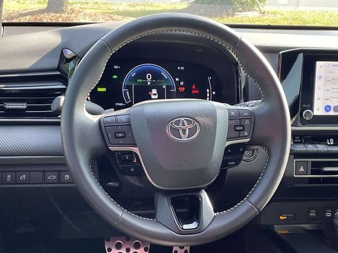 Used 2025 Toyota Camry SE w/ Convenience Package FWD image 15