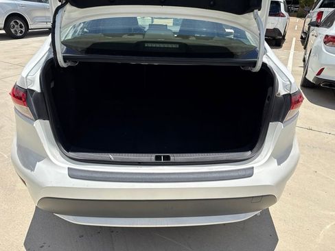 Used 2021 Toyota Corolla LE FWD image 11