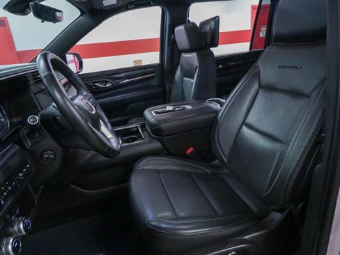 Used 2021 GMC Yukon XL Denali w/ Denali Premium Package RWD image 11