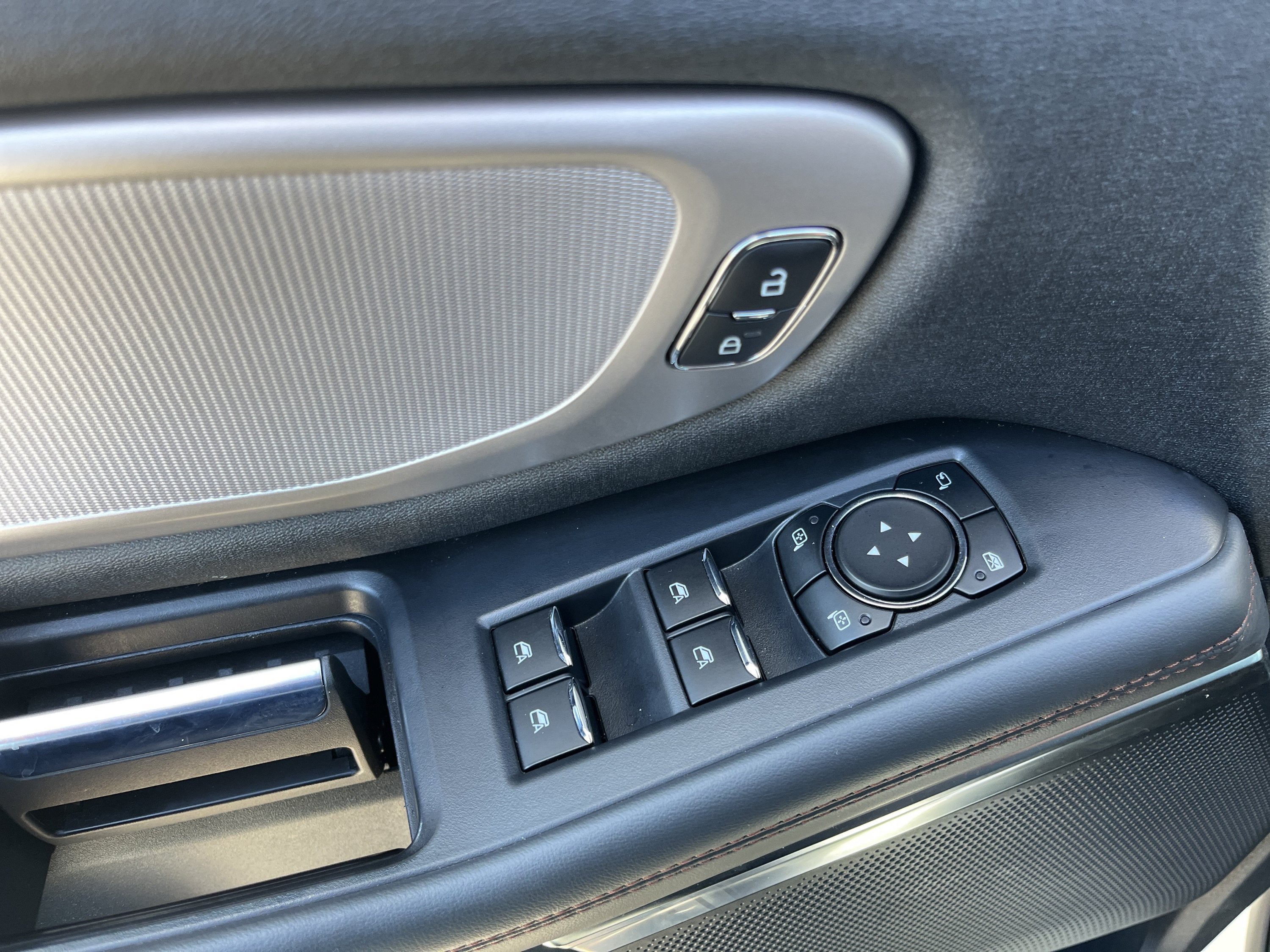 Used 2025 Ford Expedition Active AWD/4WD image 17