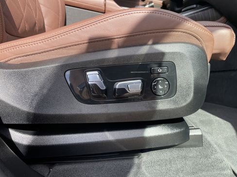 Used 2023 BMW X7 xDrive40i w/ Parking Assistance Package image 14