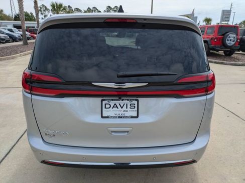 New 2026 Chrysler Pacifica Select FWD image 5