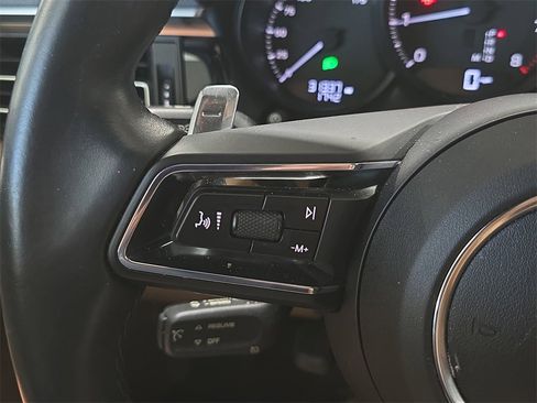 Used 2022 Porsche Macan image 17