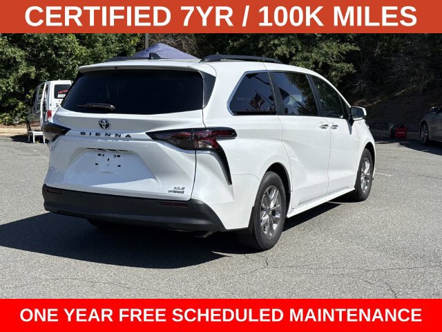 Used 2024 Toyota Sienna XLE w/ XLE Plus Package FWD image 2