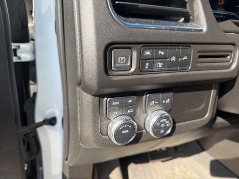 Used 2022 GMC Yukon SLT w/ SLT Premium Package image 23