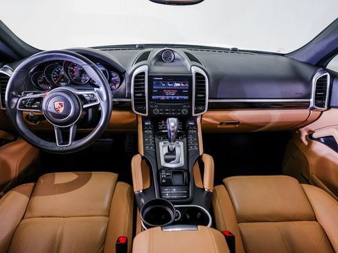 Certified 2017 Porsche Cayenne Platinum Edition image 26