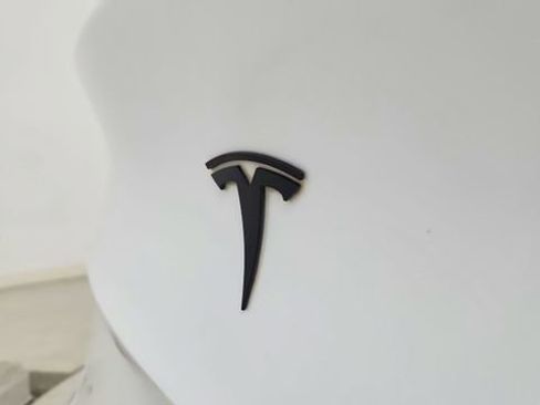 Used 2021 Tesla Model Y Long Range image 17
