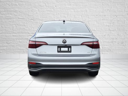 Used 2023 Volkswagen Jetta SE w/ Panoramic Sunroof Package image 5