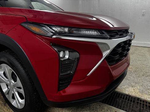 New 2026 Chevrolet Trax LS image 2