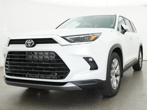 New 2026 Toyota Grand Highlander Limited FWD image 32