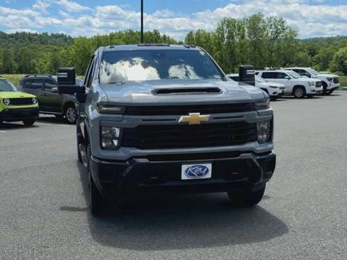 Used 2025 Chevrolet Silverado 2500 Custom AWD/4WD image 3