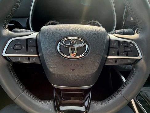 Used 2023 Toyota Highlander XSE AWD/4WD image 15