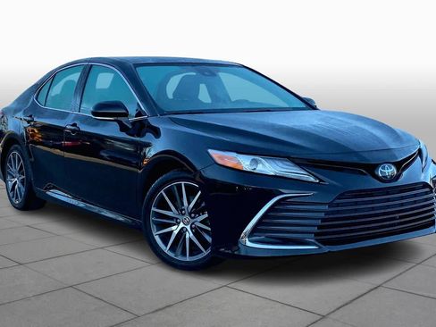 Used 2024 Toyota Camry XLE image 3