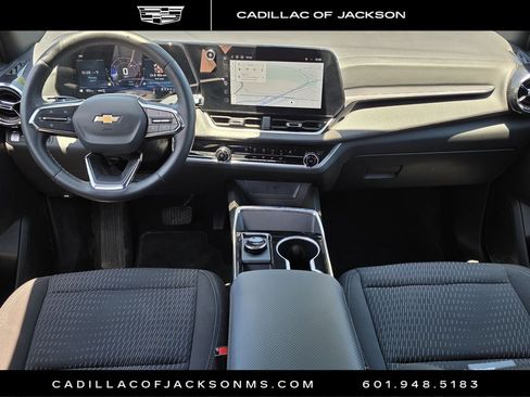 Used 2026 Chevrolet Equinox LT AWD/4WD image 9