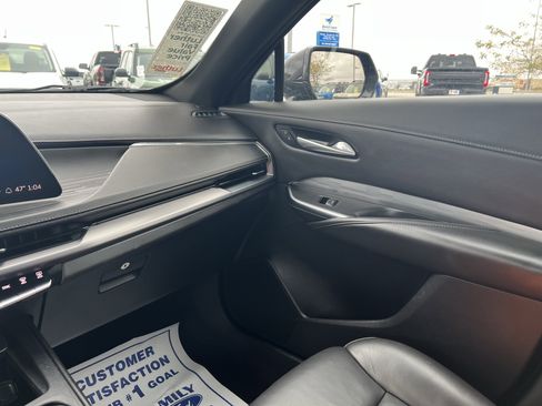 Used 2024 Cadillac XT4 Premium Luxury image 11