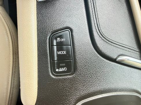 Used 2018 Cadillac XT5 Luxury w/ Driver Awareness Package AWD/4WD image 46