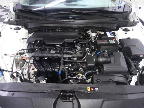 Used 2022 Hyundai Elantra SEL FWD image 11