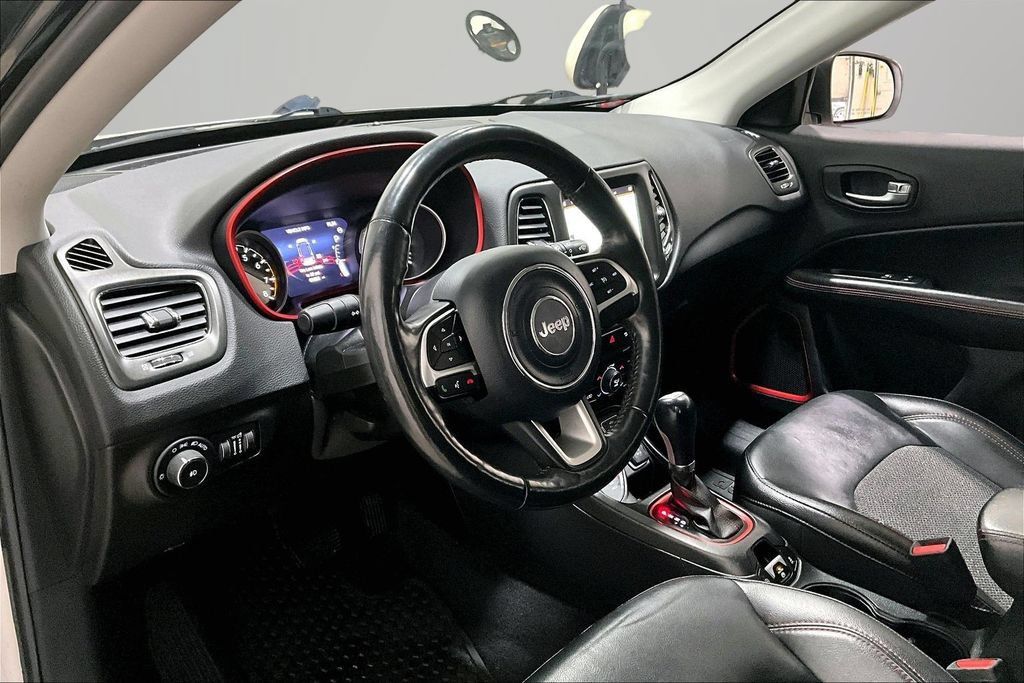 Used 2018 Jeep Compass Trailhawk w/ Navigation Group AWD/4WD image 17