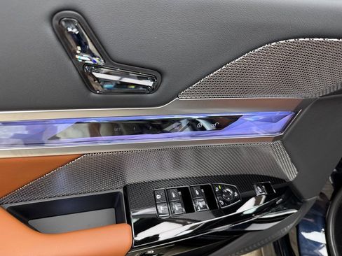 Used 2025 BMW 760i xDrive image 11