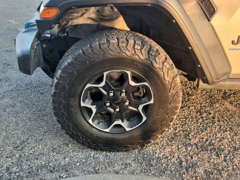 Used 2023 Jeep Wrangler Unlimited Rubicon 4xe AWD/4WD image 7