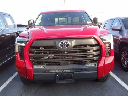 Used 2022 Toyota Tundra SR5 w/ SR5 Convenience Package AWD/4WD image 2