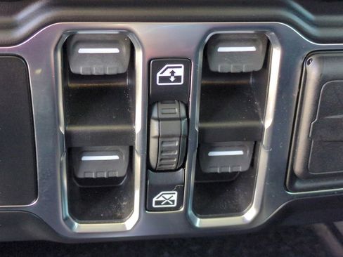 Used 2022 Jeep Gladiator Willys image 30