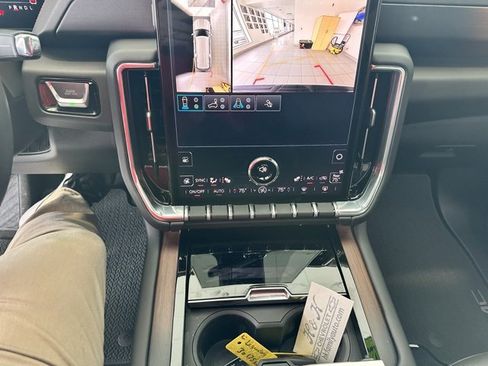 Used 2025 GMC Yukon XL Denali w/ Sun & Power Step Package image 13