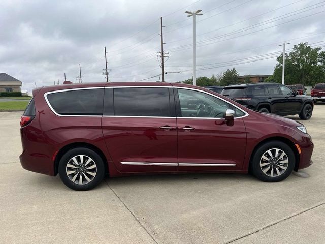 Used 2022 Chrysler Pacifica Limited FWD image 4