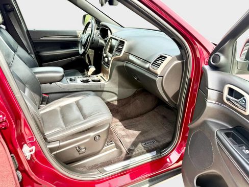Used 2017 Jeep Grand Cherokee Limited image 16