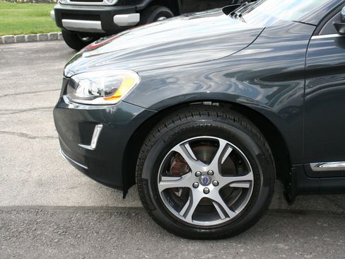 Used 2015 Volvo XC60 T6 w/ Protection Package AWD/4WD image 19